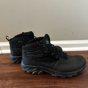 Columbia Men’s Newton Ridge Waterproof Hiking Boots